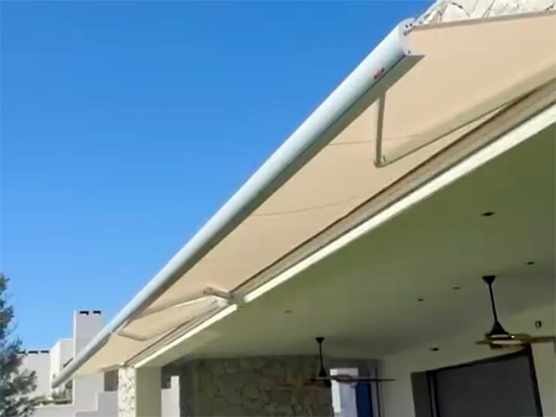 Instalación de toldos motorizados en Laguna Grande